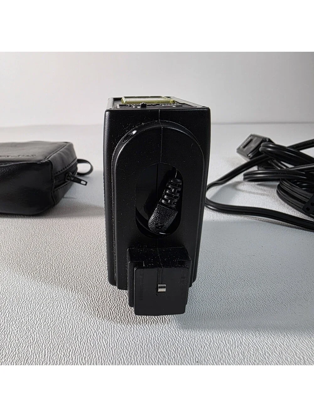 Vivitar 252 Auto Flash, Backlit Dial, W/ Sync Cable + Case & SB-1 AC Cord